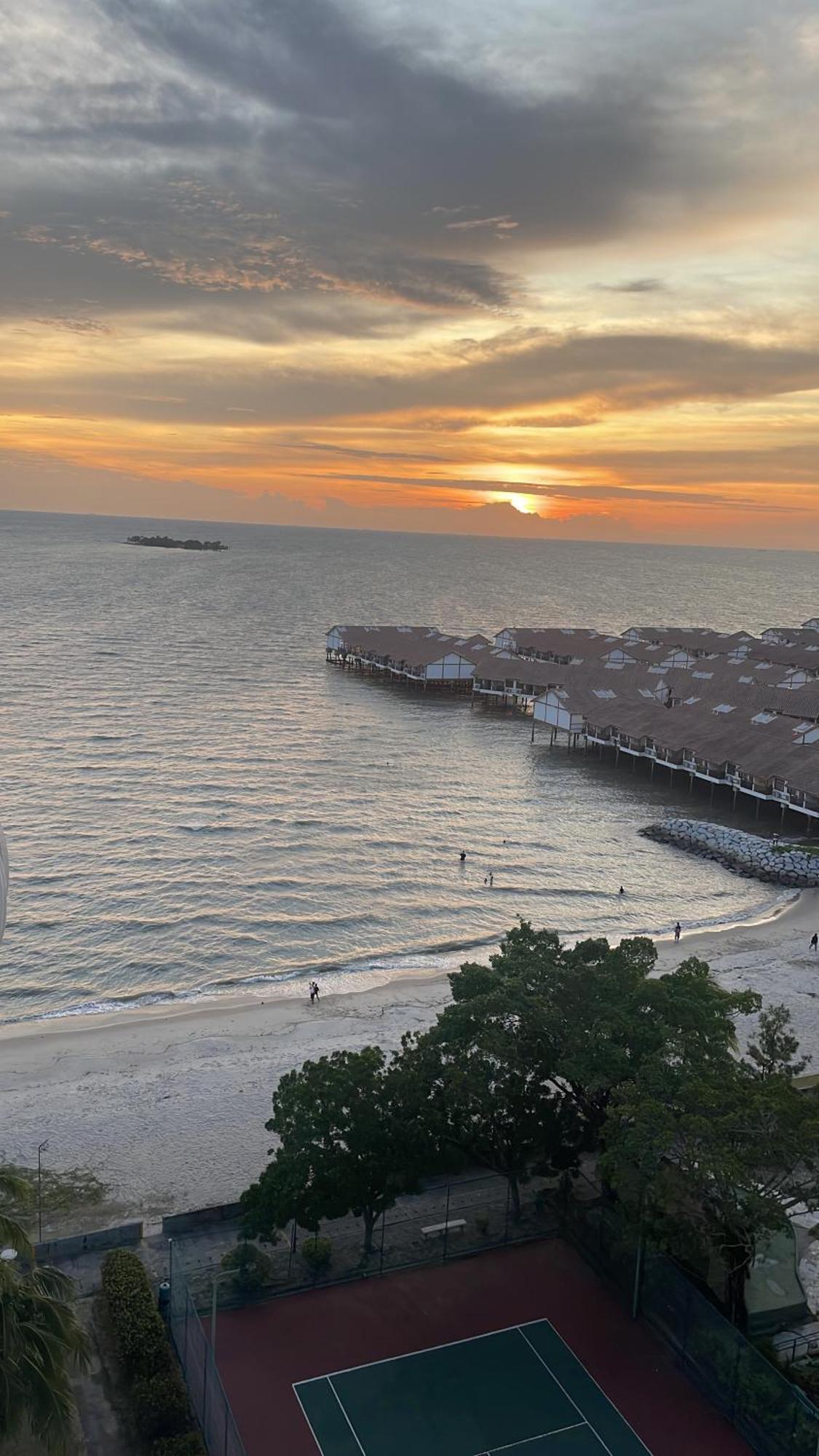 Apartment 12pax Seaside 3r3b,wifi,beach,pool,bbq Port Dickson